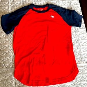 Abercrombie kids never worn t shirt size 13/14